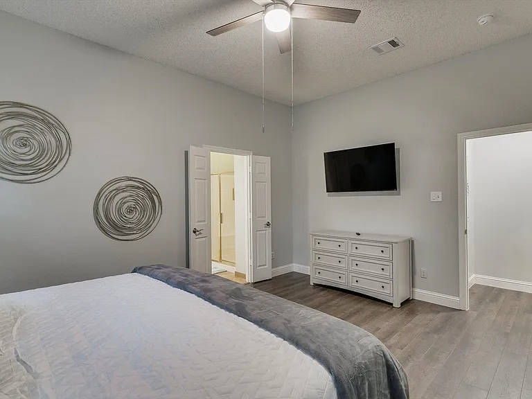 1717 Parkwood Dr — Photo 16