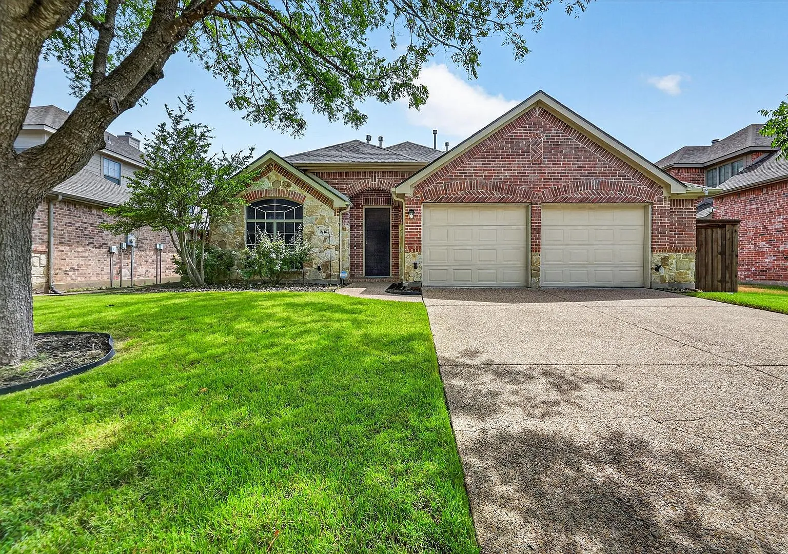 Move In ready 4 bedroom in Frisco ISD! — Photo 2