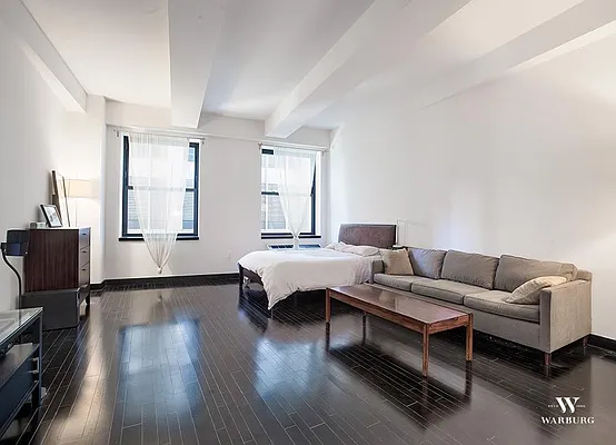 Rented by Warburg | media 64