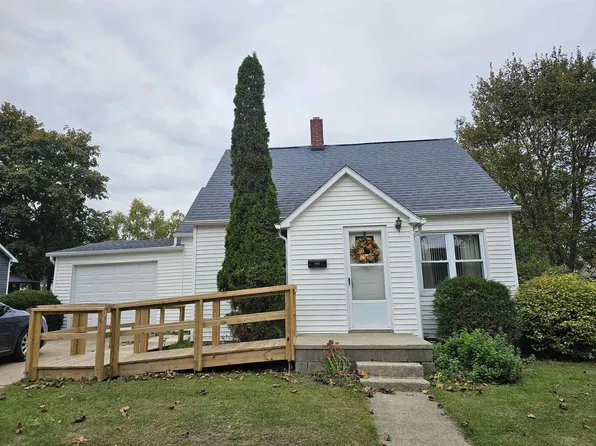 527 1st St, Harbor Beach, MI 48441