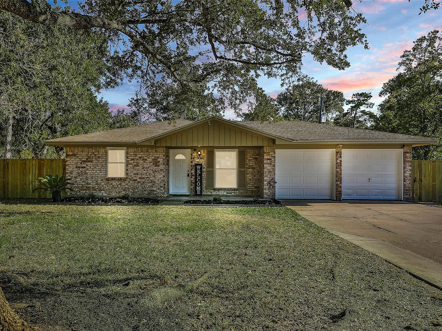 3 bed, 2.0 bath, 1292 sqft, $1,850 — Photo 1