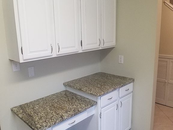 3rd image of 222 Cloverdale Blvd Unit B