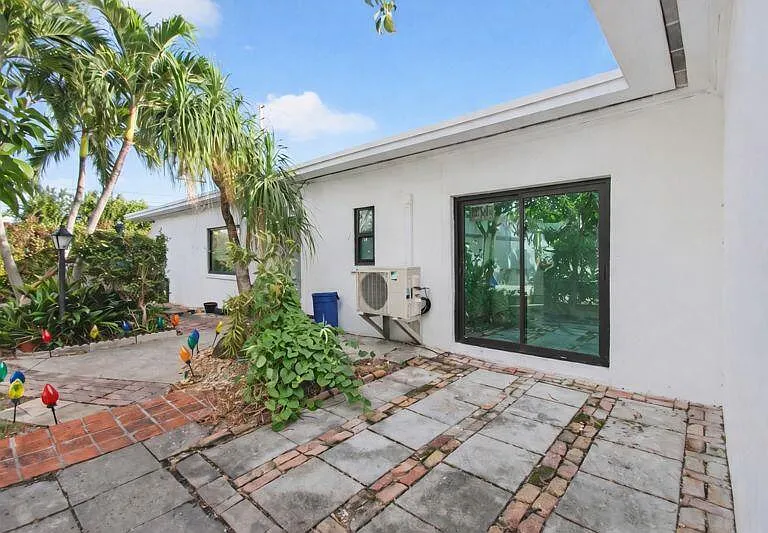 3720 Morton Ave — Photo 19