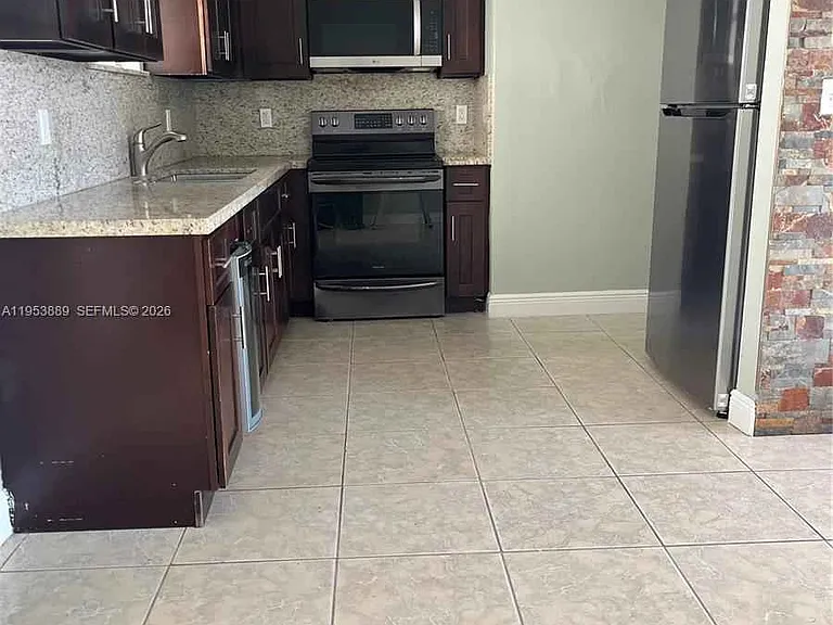 601 NW 97th St — Photo 10