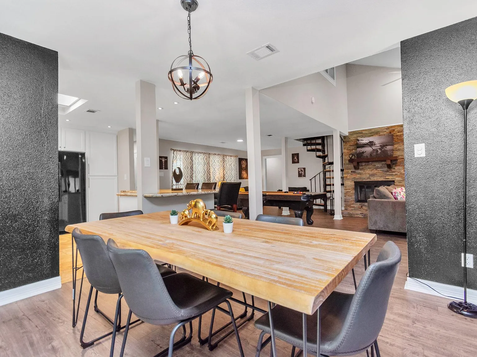6 bed, 2.5 bath, 2556 sqft, $6,800 — Photo 4
