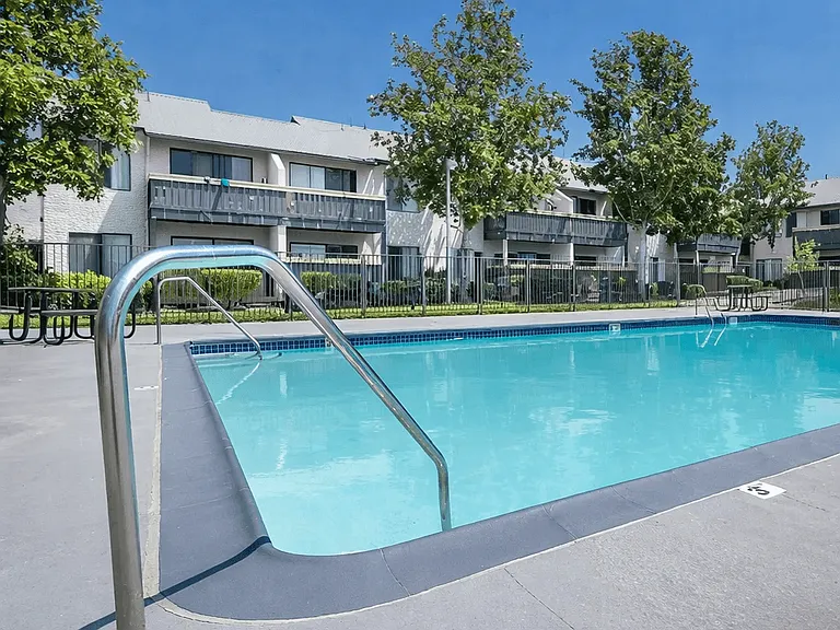 Ascot Park Apartments — Photo 7