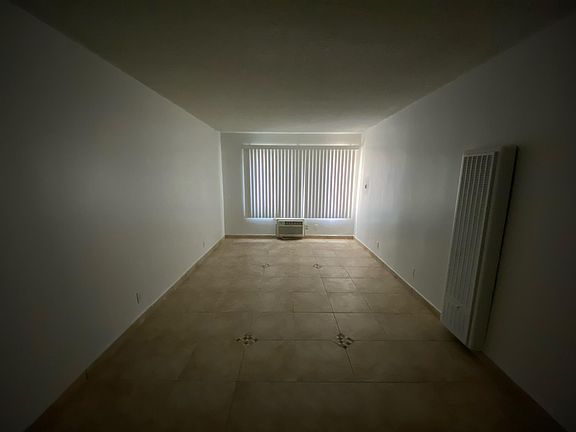 3rd image of 16141 Vanowen St APT 101