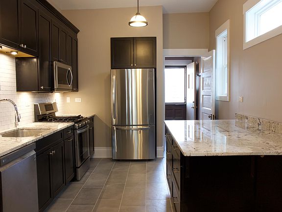 3rd image of 2021 W Wilson Ave #1