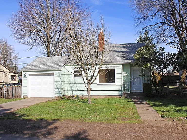 8401 NE Going Pl — Photo 1
