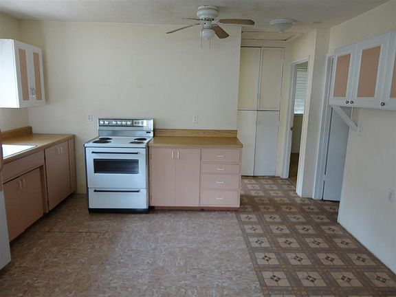 4th image of 405 Williams Way