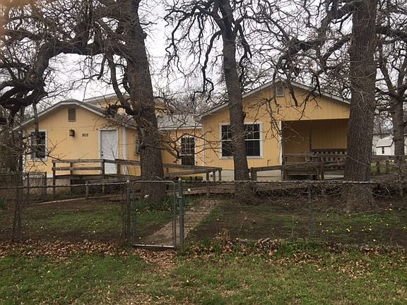 5th image of 902 Travis Ave
