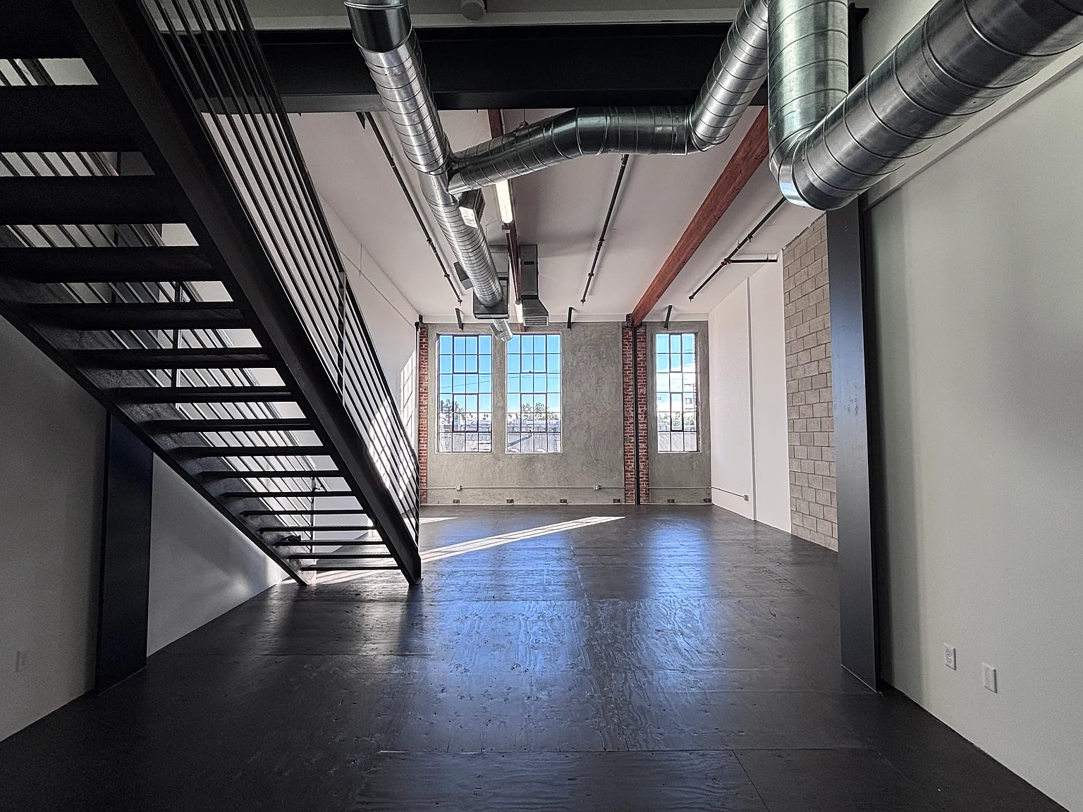 Studio, 2100 sqft, $3,795 — Photo 4