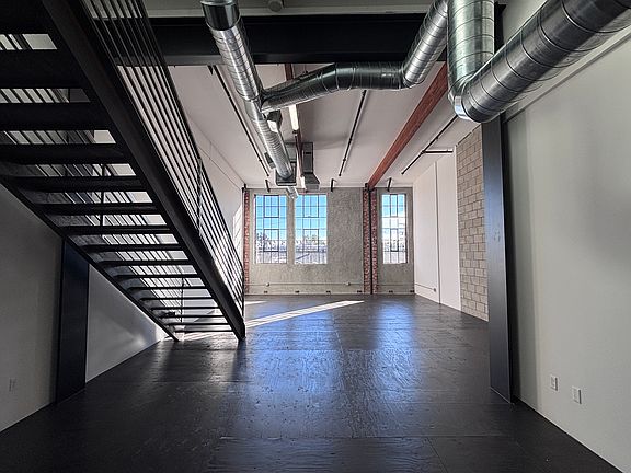 4th image of 4020 Avalon Blvd #210
