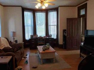 812 6th St, Baldwin City, KS 66006
