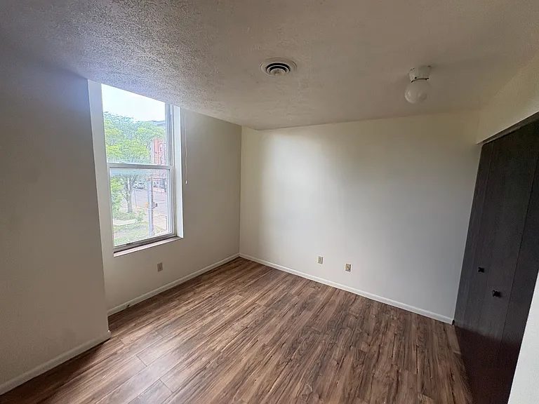 570 Miller Ave — Photo 10