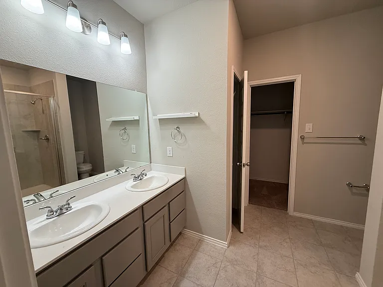 942 Hurstwood Dr — Photo 6