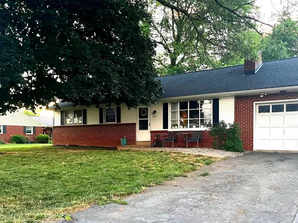 953 Ivy Dr, Lancaster, PA 17601
