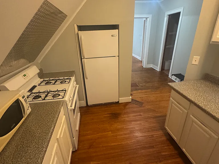 781 Ashland Ave #3 — Photo 5
