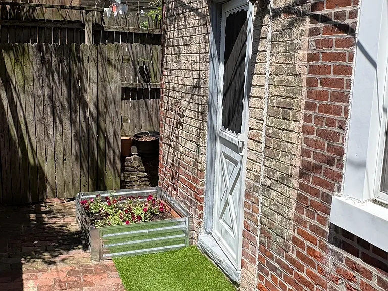 429 E Girard Ave #1 — Photo 9