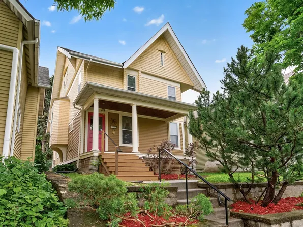 702 4th St E, Saint Paul, MN 55106