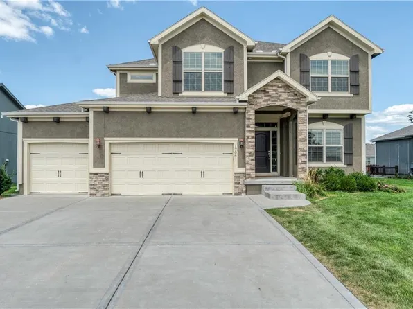 1704 SW Merryman Dr, Lees Summit, MO 64082