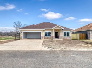 37 Sunday Ct, Uvalde, TX 78801