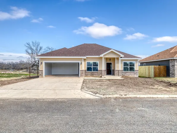 37 SUNDAY CT, Uvalde, TX 78801