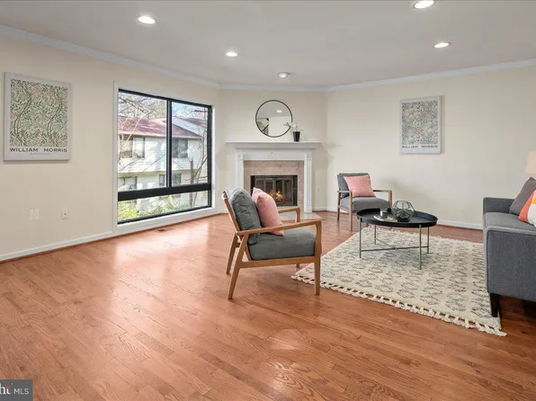 9733 Lake Shore Dr, Montgomery Village, MD 20886