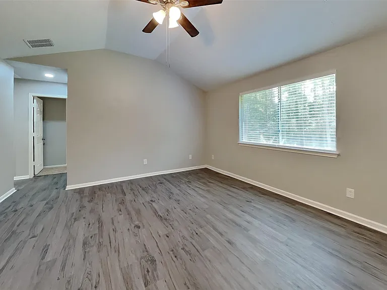 814 Gunnison — Photo 19