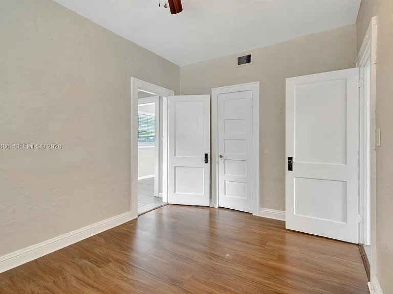 630 33rd St — Photo 15