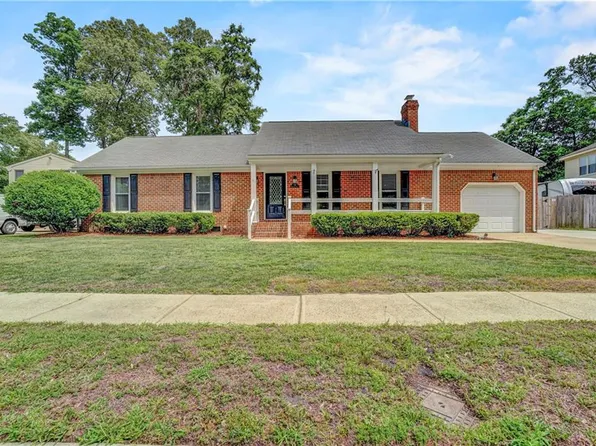 717 Baywood Trl, Chesapeake, VA 23323