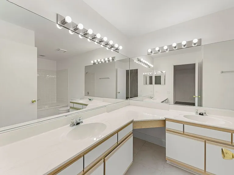 182 Half Moon Cir — Photo 13