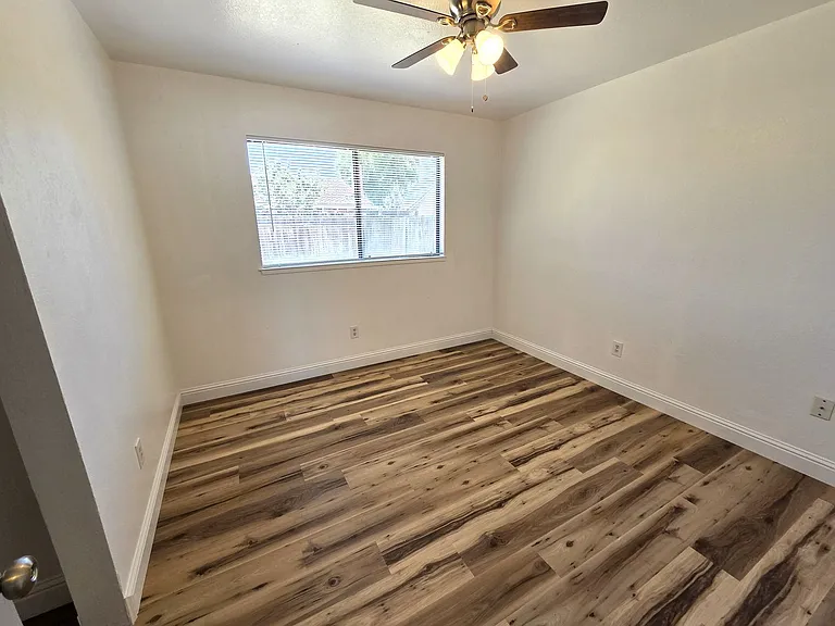 1100 N Patsy Dr — Photo 5