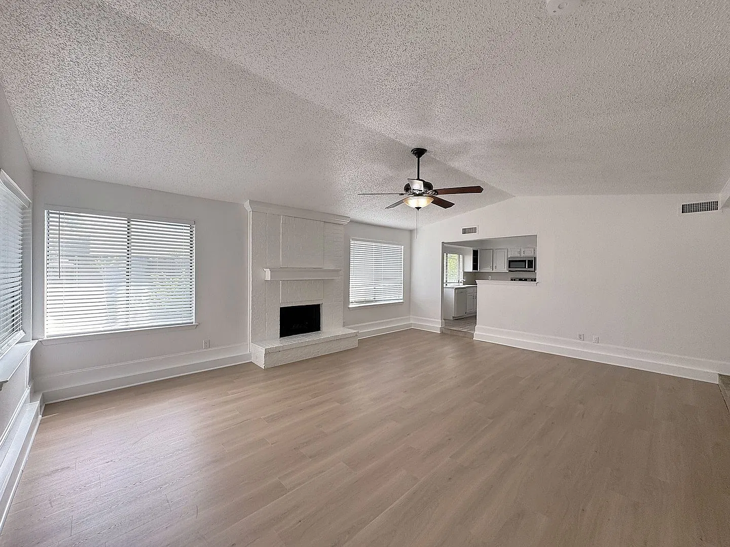 Single Story Home - Plano — Photo 4