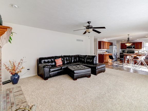 3rd image of 301 White Pines Dr