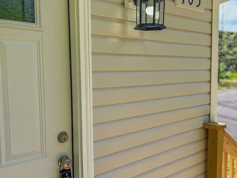 105 Wilson Ct — Photo 2
