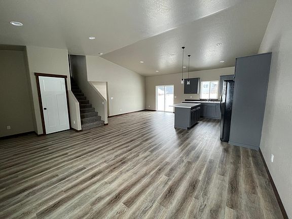 Open concept kitchen/dining