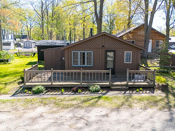 3rd image of 3974 W Houghton Lake Dr