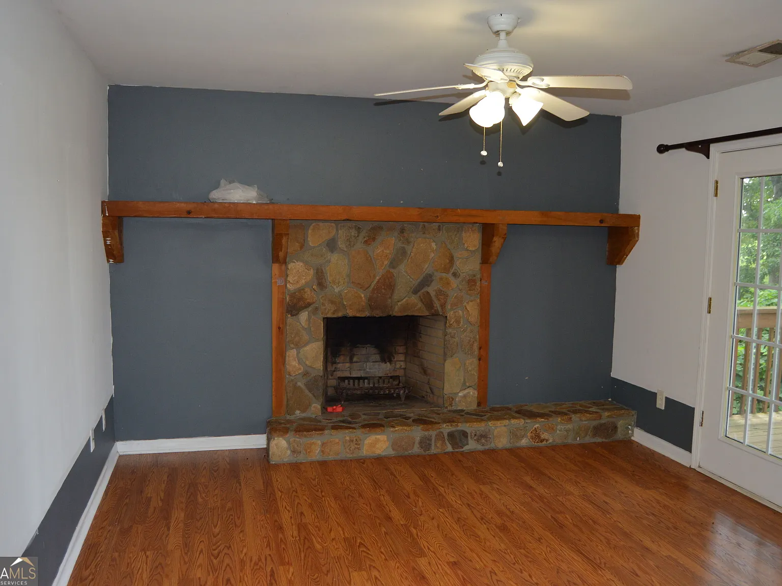2 bed, 1.0 bath, 1000 sqft, $1,600 — Photo 2