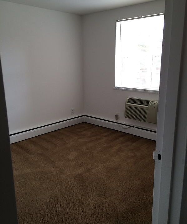 2nd image of 561 Stinchcomb Dr APT 3