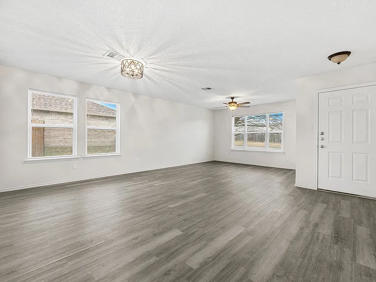 1005 Judy Ln — Photo 14