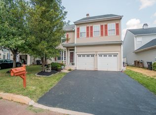 302 Mustang Ln, Schwenksville, PA 19473