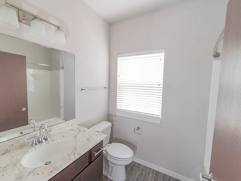 Mammoth Springs Apartments & Townhomes — Photo 100