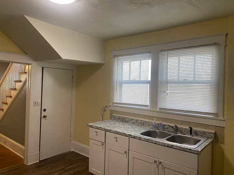 1421 7th St SE — Photo 17