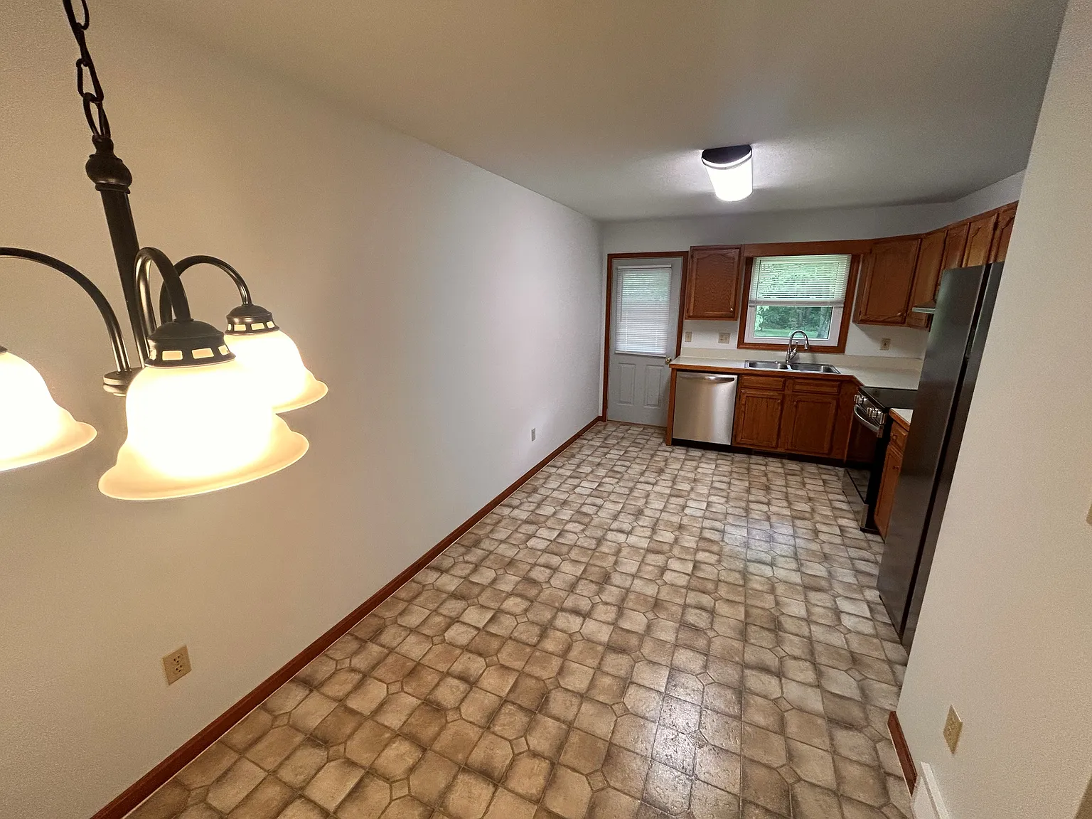 2 bed, 925 sqft, $1,350 — Photo 4