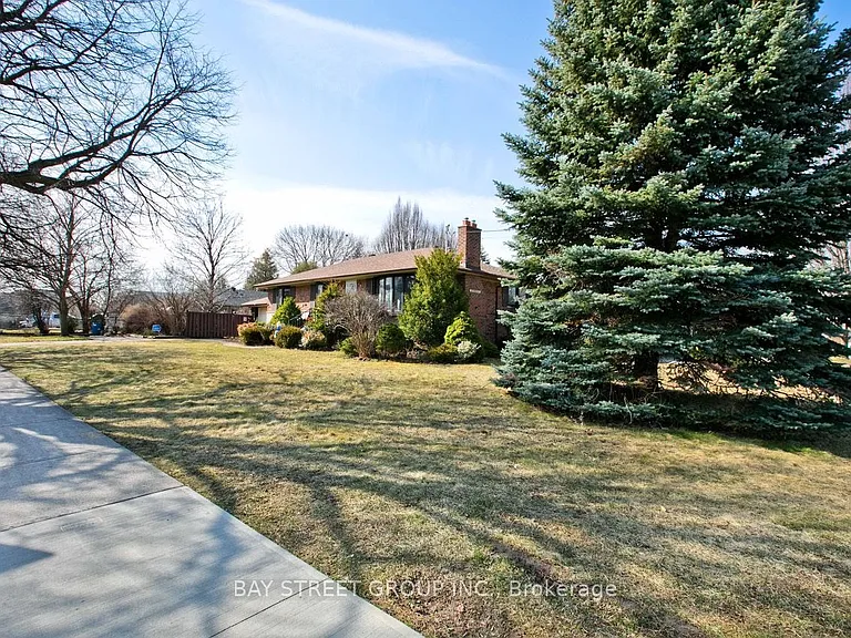 67 Elvaston Dr — Photo 2