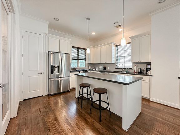 5th image of 2 Hermann Park Ct