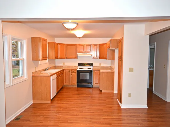 2903 Old Home Rd, Akron, OH 44312