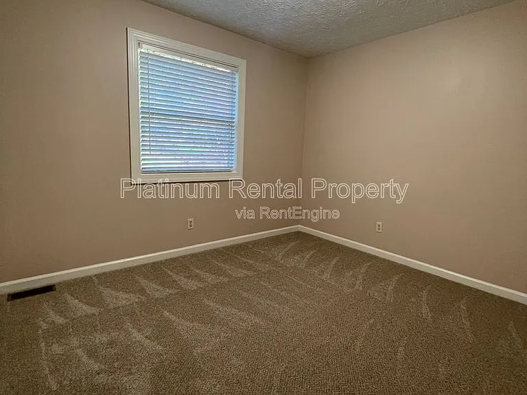 268 Jennifer Ct — Photo 12