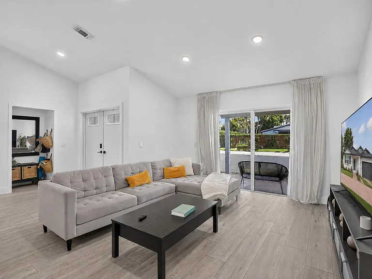 16709 SW 5th Ct — Photo 4